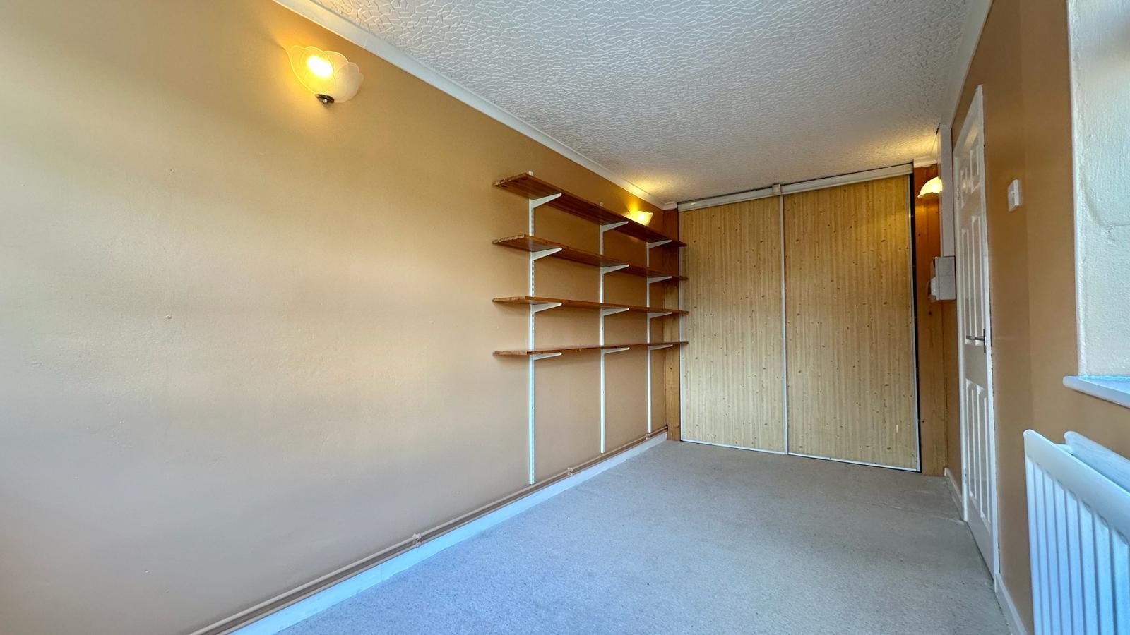 3 bedroom detached house Let in Coventry - Photograph 8.