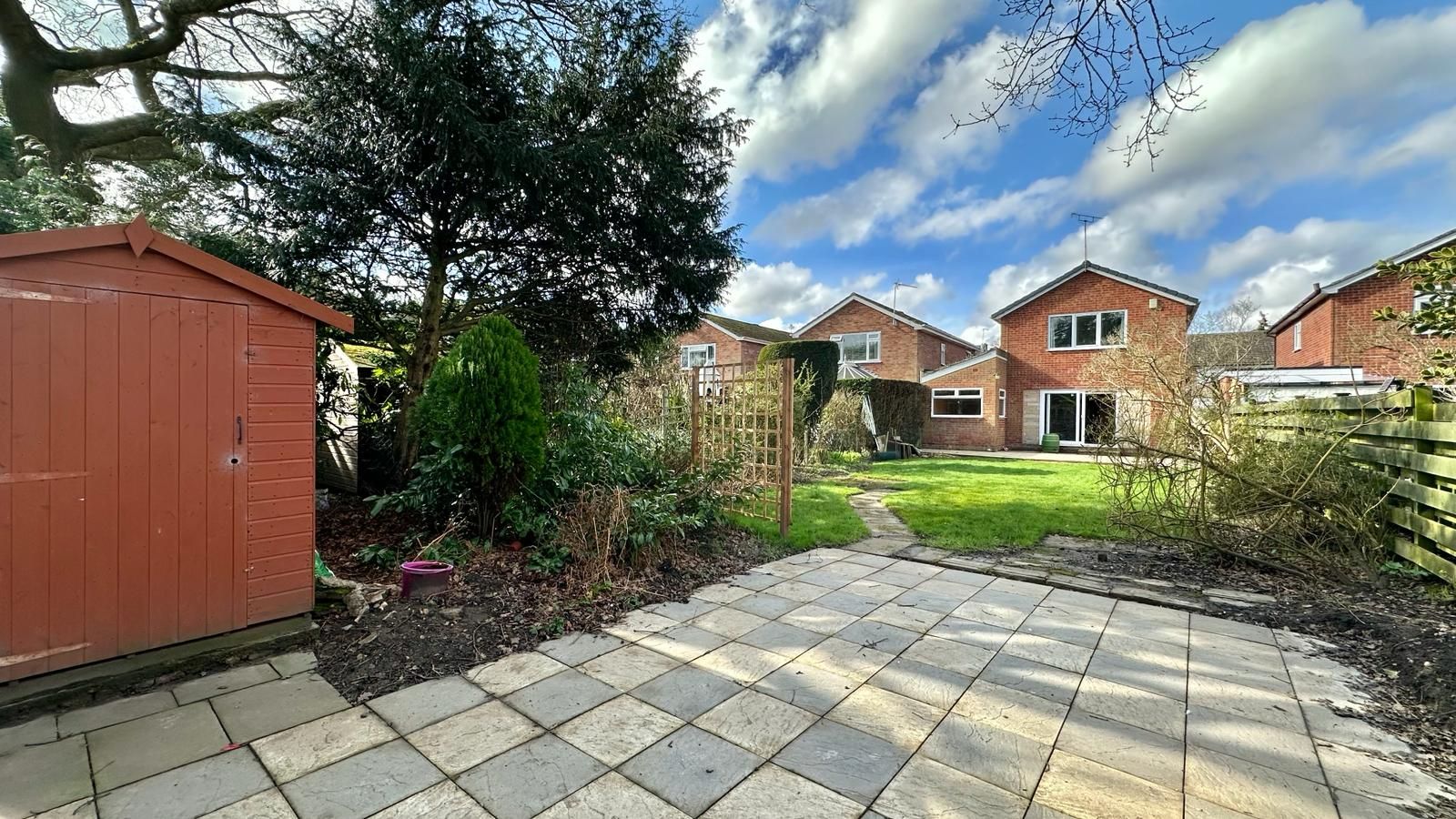 3 bedroom detached house Let in Coventry - Photograph 15.