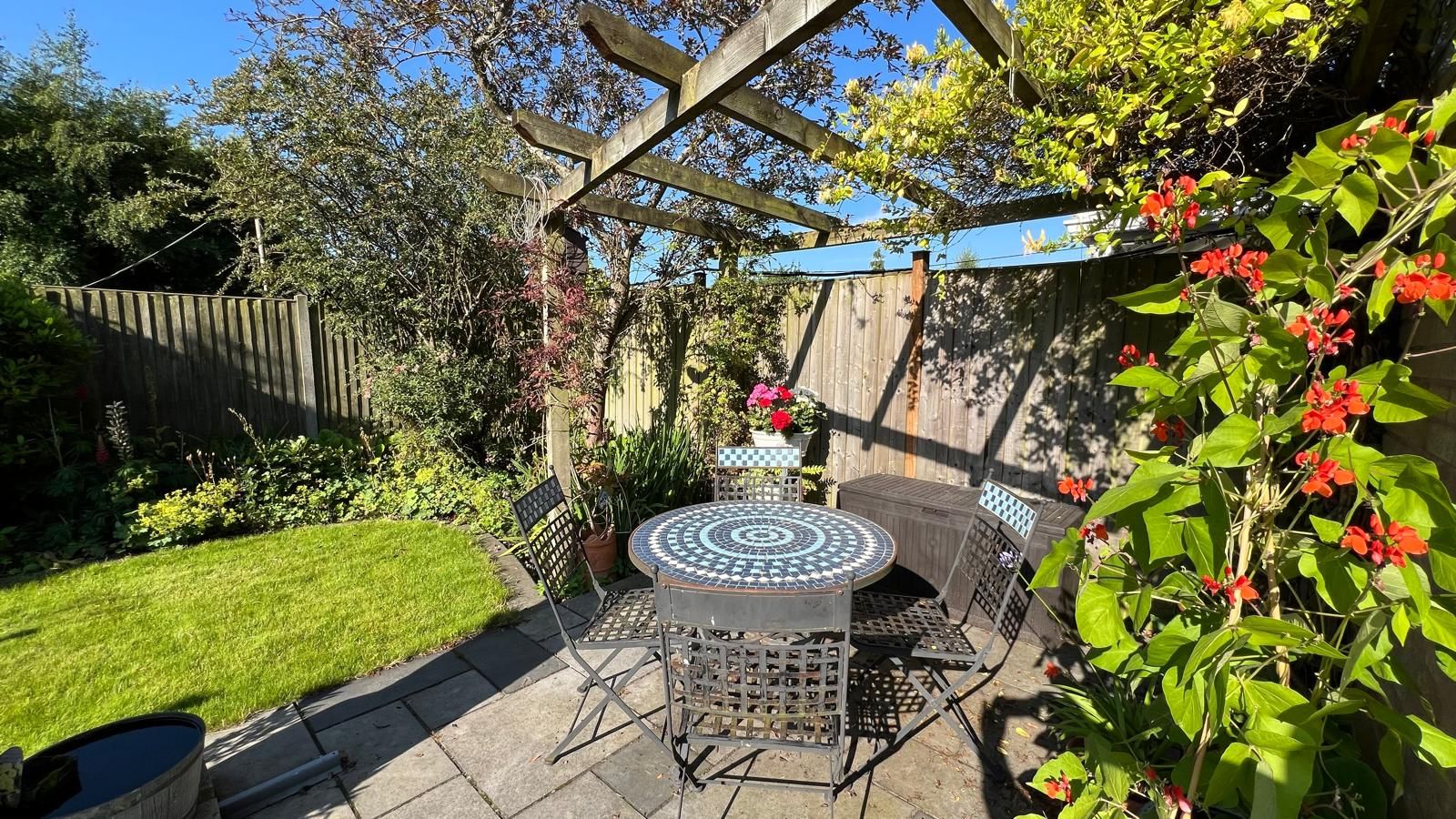 3 bedroom semi-detached house Sold in Coventry - Photograph 22.