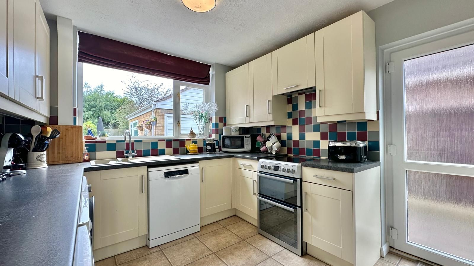 3 bedroom semi-detached house Sold in Coventry - Photograph 8.