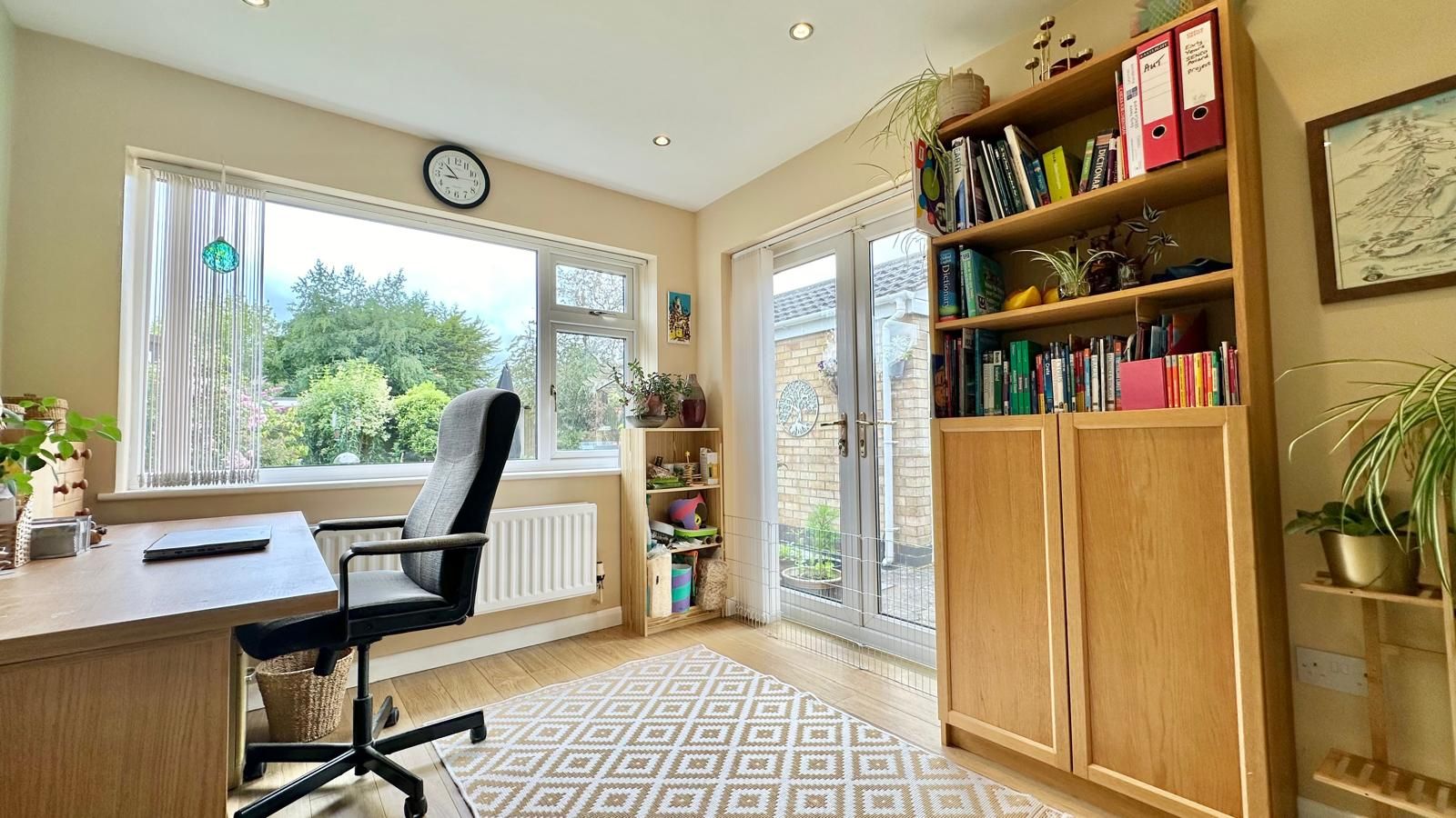 3 bedroom semi-detached house Sold in Coventry - Photograph 6.