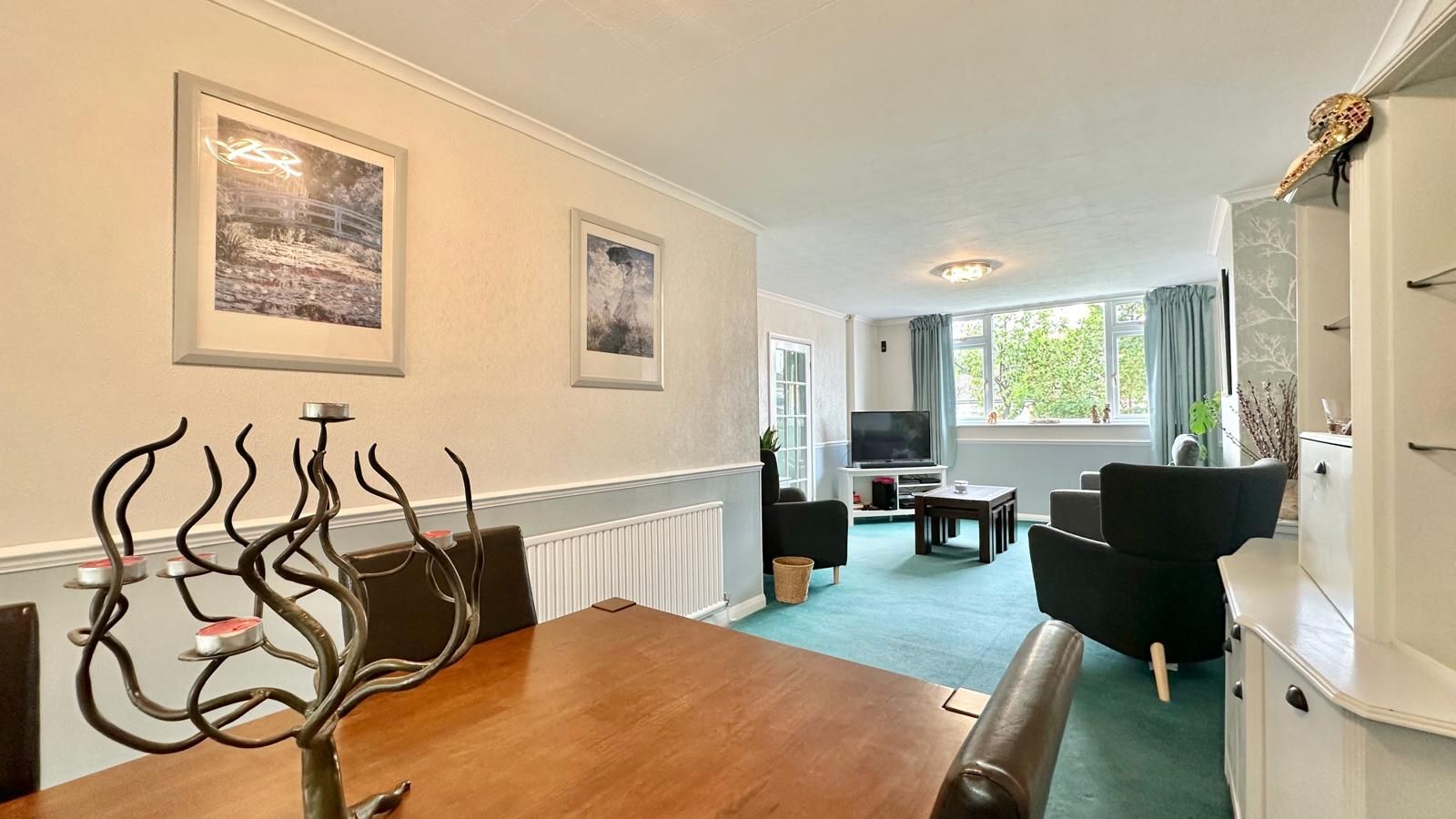 3 bedroom semi-detached house Sold in Coventry - Photograph 4.