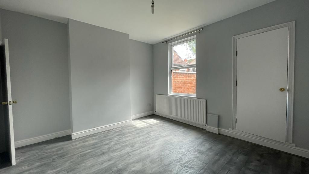 3 bedroom mid terraced house Let in Coventry - Lounge.