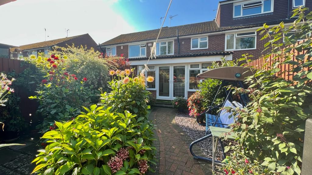 3 bedroom mid terraced house Sold in Coventry - Photograph 16.