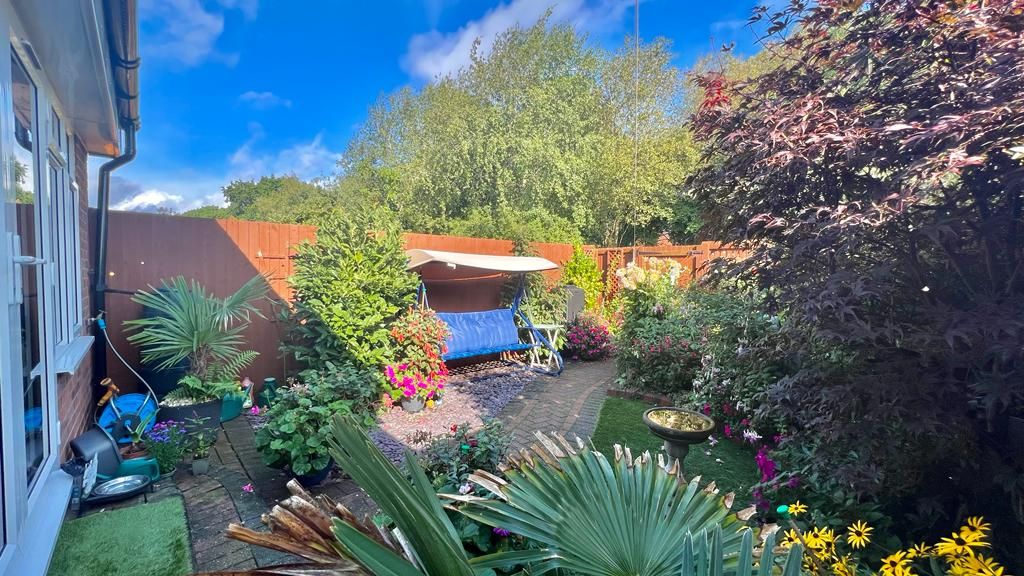3 bedroom mid terraced house Sold in Coventry - Photograph 3.