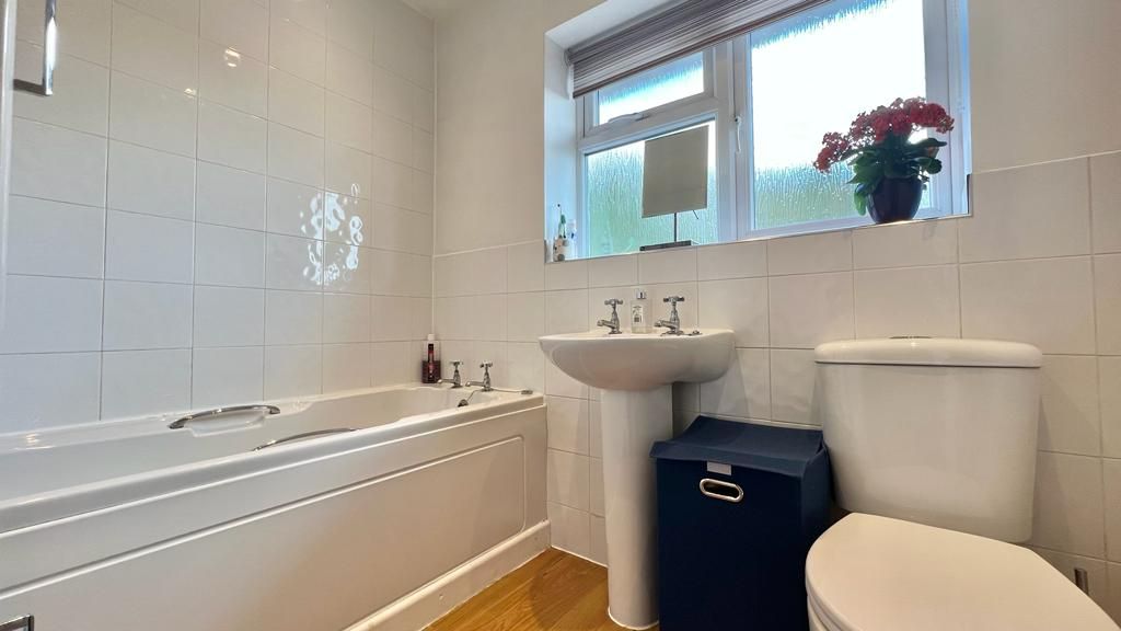 3 bedroom mid terraced house Sold in Coventry - Photograph 14.