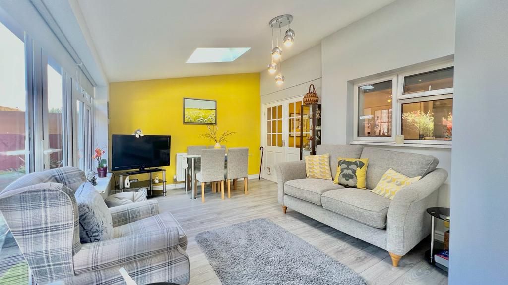 3 bedroom mid terraced house Sold in Coventry - Photograph 9.