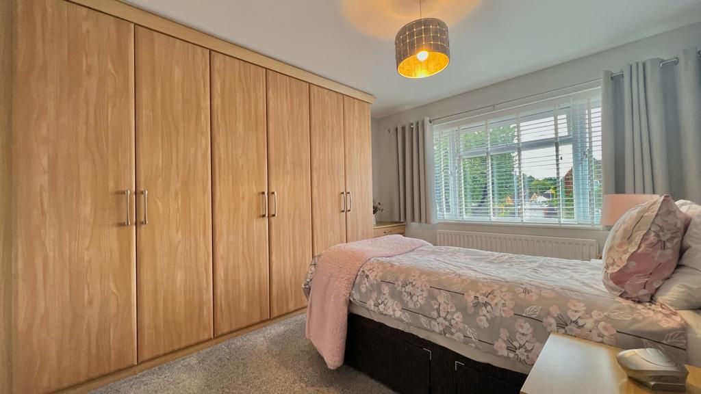 3 bedroom mid terraced house Sold in Coventry - Photograph 12.
