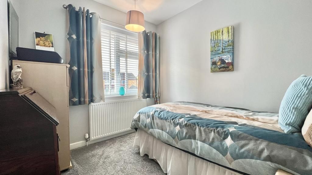 3 bedroom mid terraced house Sold in Coventry - Photograph 13.