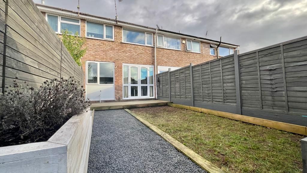 2 bedroom mid terraced house Sold in Coventry - Photograph 13.