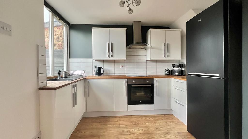 2 bedroom mid terraced house Sold in Coventry - Photograph 5.
