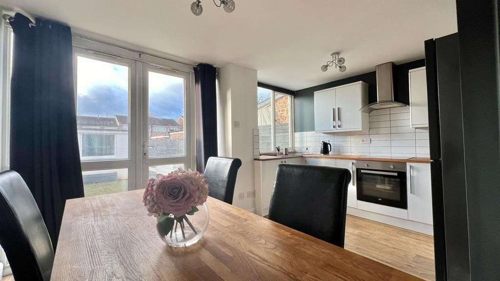 2 bedroom mid terraced house Sold in Coventry - Photograph 6.