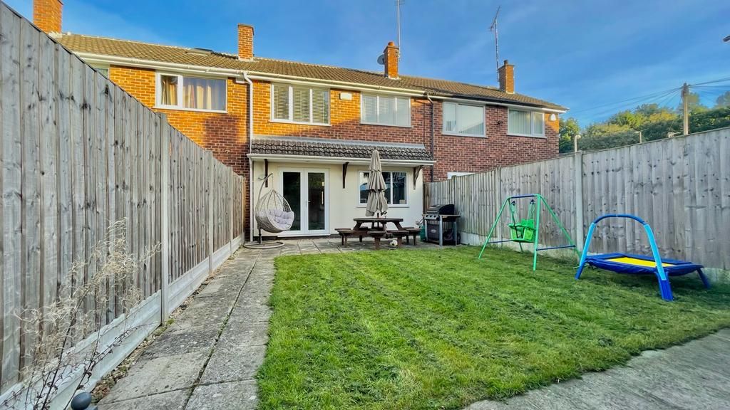 3 bedroom mid terraced house Sold in Coventry - Photograph 14.