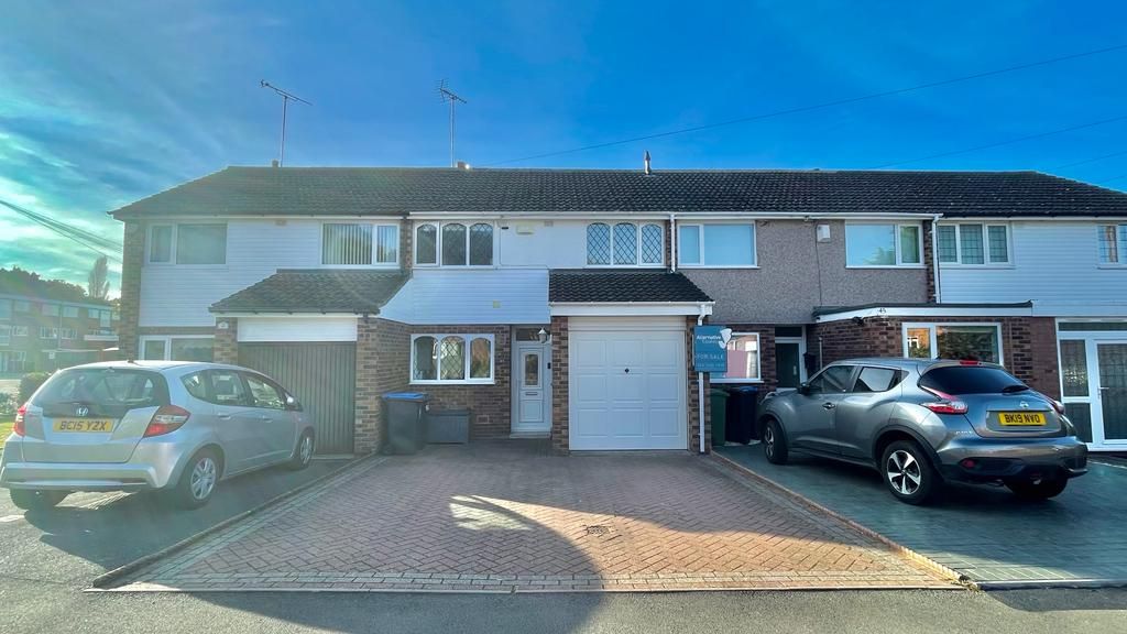 3 bedroom mid terraced house Sold in Coventry - Photograph 1.