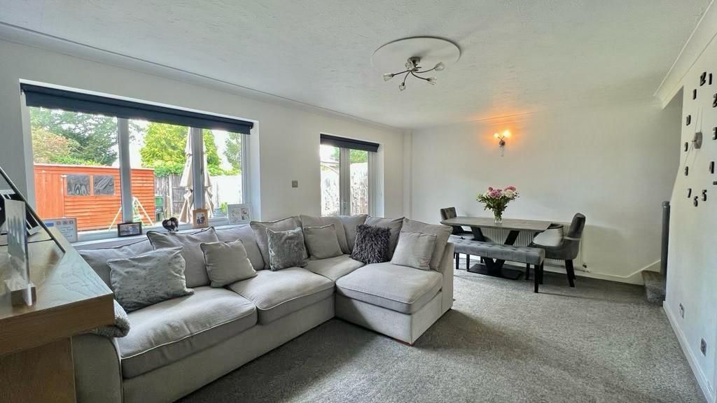 3 bedroom mid terraced house Sold in Coventry - Photograph 3.