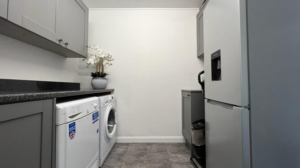 3 bedroom mid terraced house Sold in Coventry - Photograph 9.