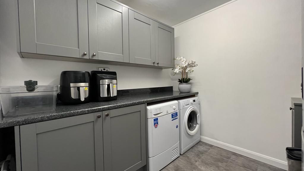 3 bedroom mid terraced house Sold in Coventry - Photograph 8.