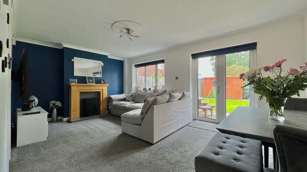 3 bedroom mid terraced house Sold in Coventry - Photograph 7.