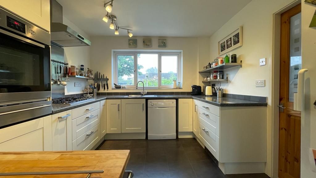 4 bedroom end terraced house Sold in Coventry - Kitchen.
