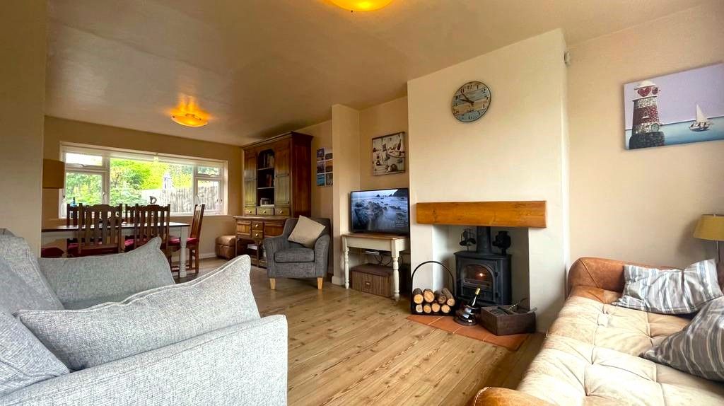 4 bedroom end terraced house Sold in Coventry - Lounge.