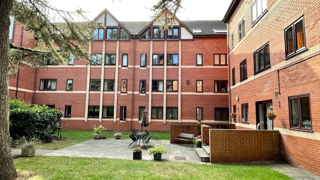 2 bedroom apartment flat/apartment Sold in Coventry - Photograph 11.