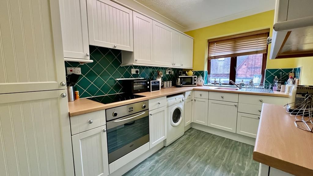 2 bedroom apartment flat/apartment Sold in Coventry - Photograph 2.