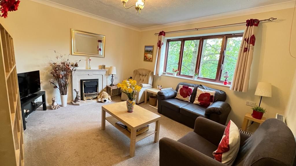 2 bedroom apartment flat/apartment Sold in Coventry - Photograph 4.