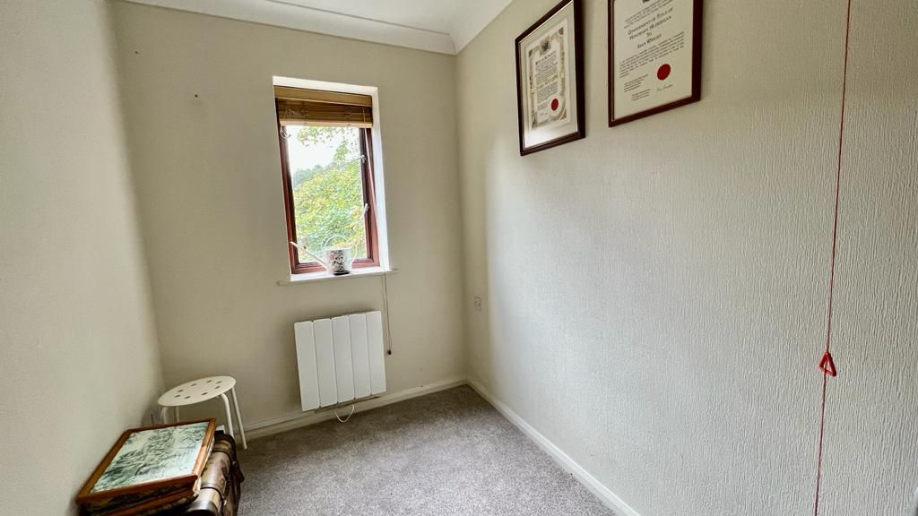 2 bedroom apartment flat/apartment Sold in Coventry - Photograph 5.