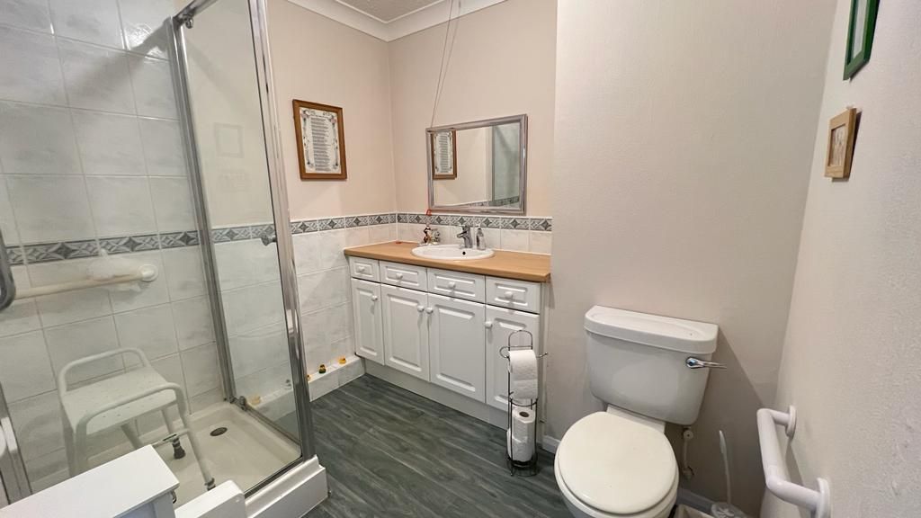 2 bedroom apartment flat/apartment Sold in Coventry - Photograph 6.