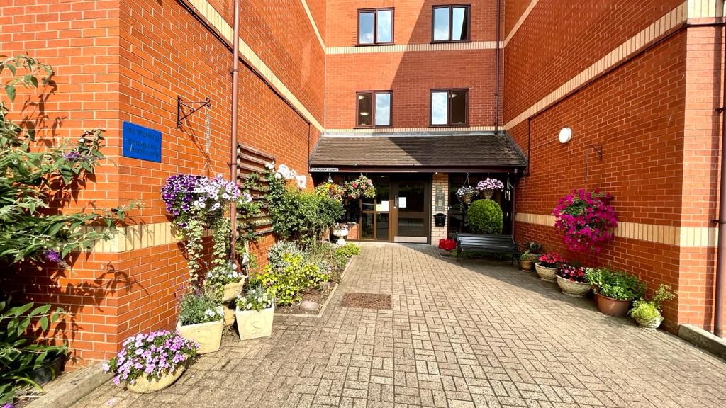 2 bedroom apartment flat/apartment Sold in Coventry - Photograph 10.