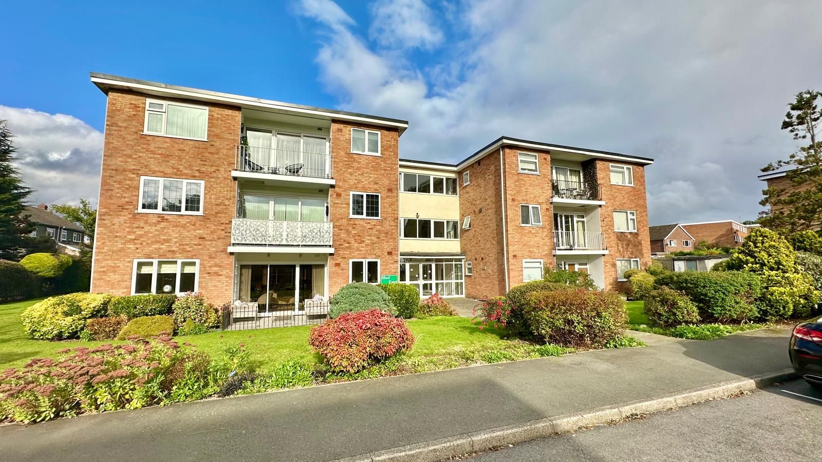 2 bedroom apartment flat/apartment Sold in Coventry - Photograph 1.