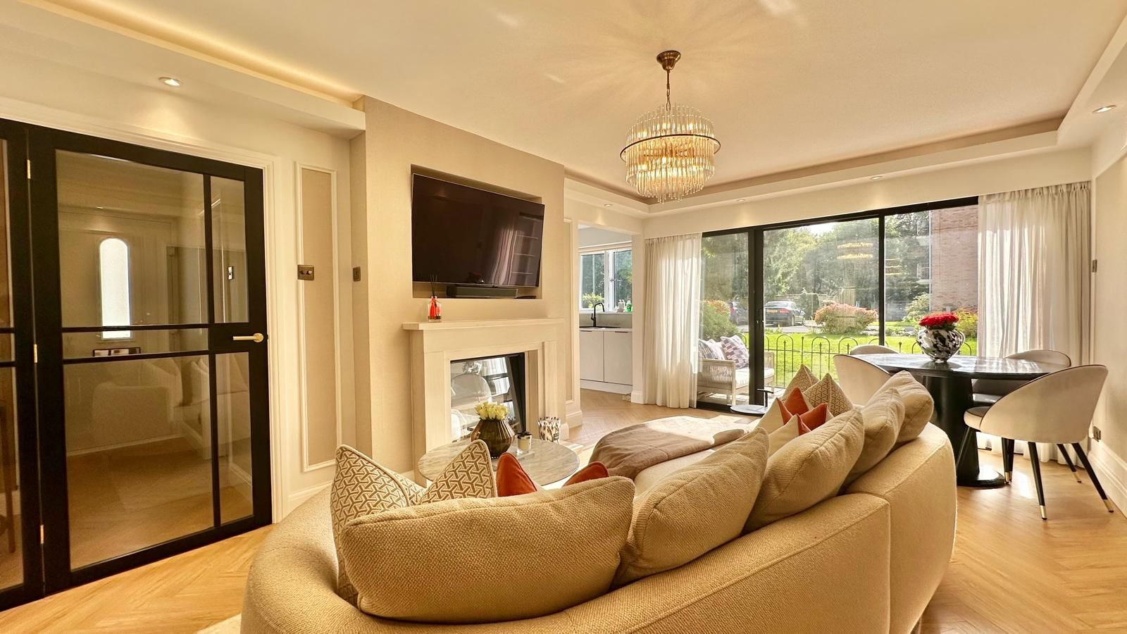 2 bedroom apartment flat/apartment Sold in Coventry - Photograph 2.