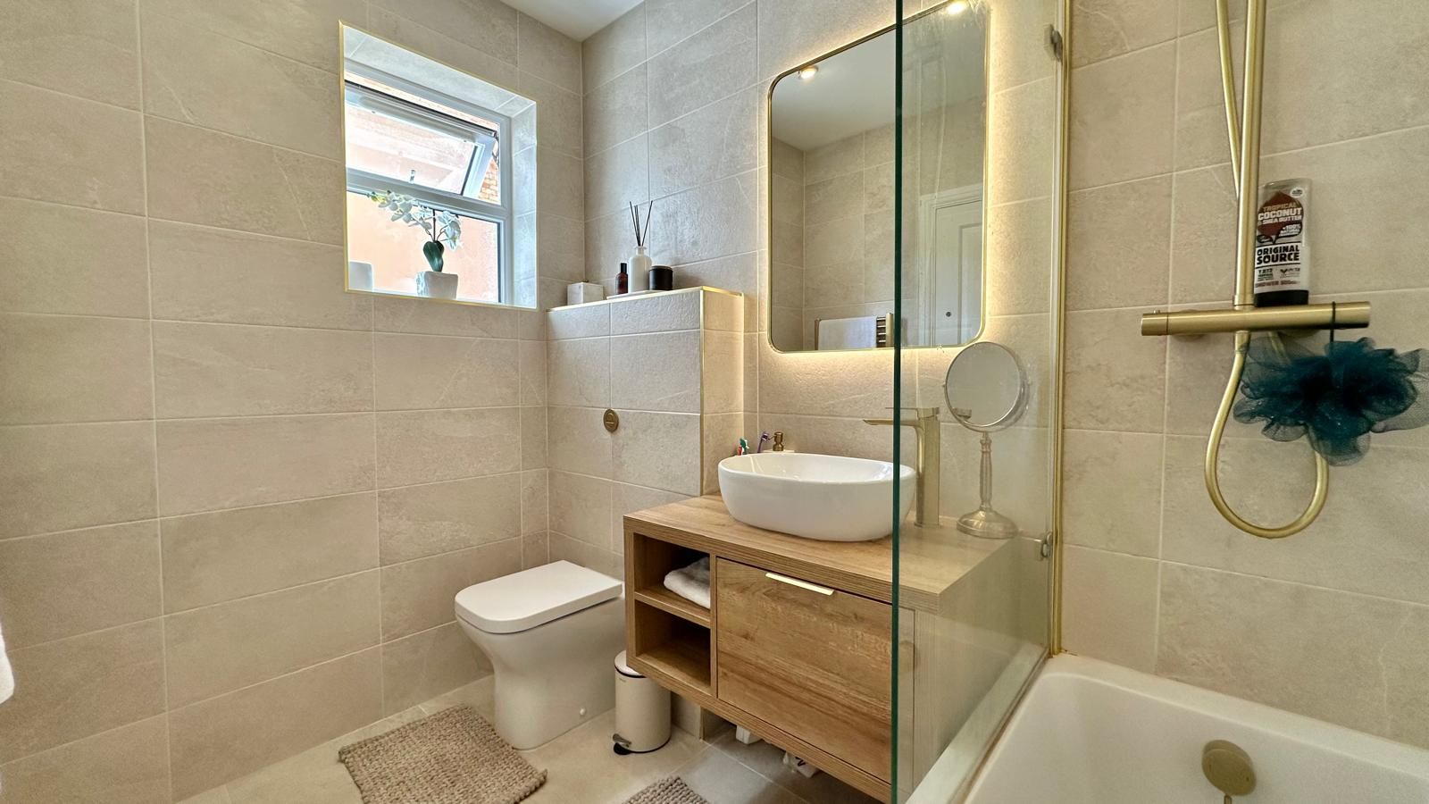 2 bedroom apartment flat/apartment Sold in Coventry - Photograph 18.