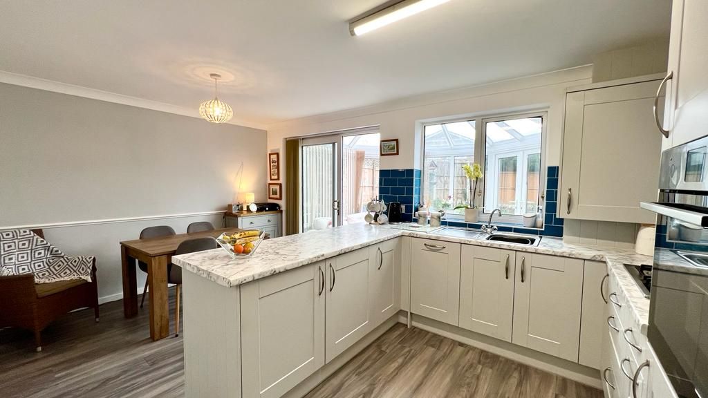 3 bedroom link detached house Sold in Coventry - Photograph 4.