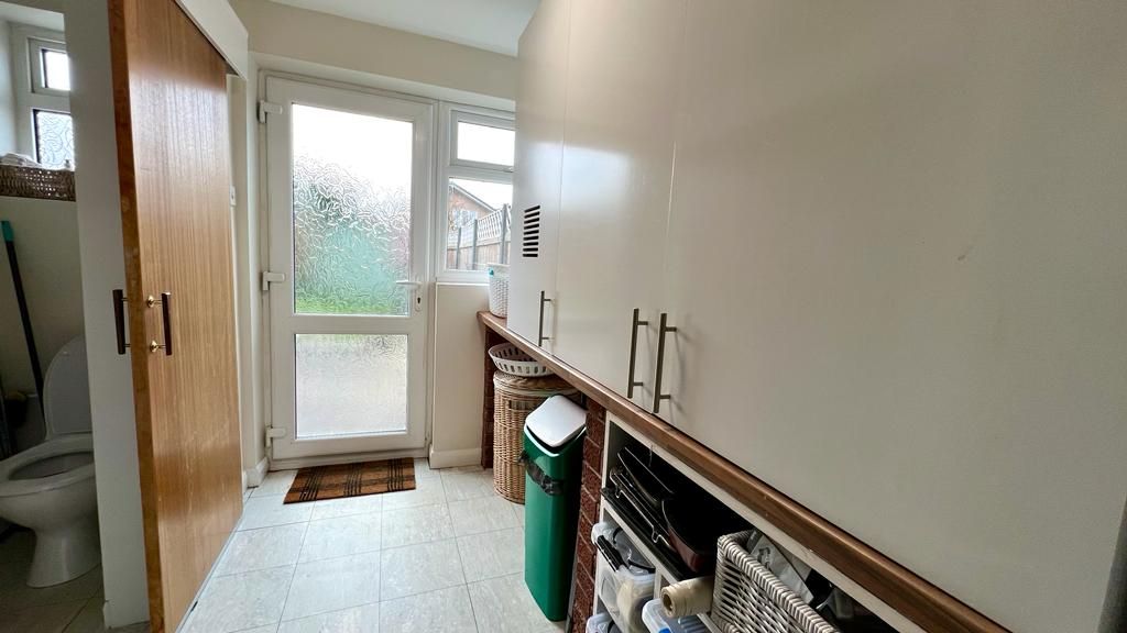 3 bedroom link detached house Sold in Coventry - Photograph 7.