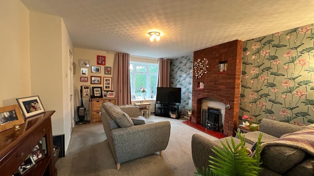 3 bedroom link detached house Sold in Coventry - Photograph 5.
