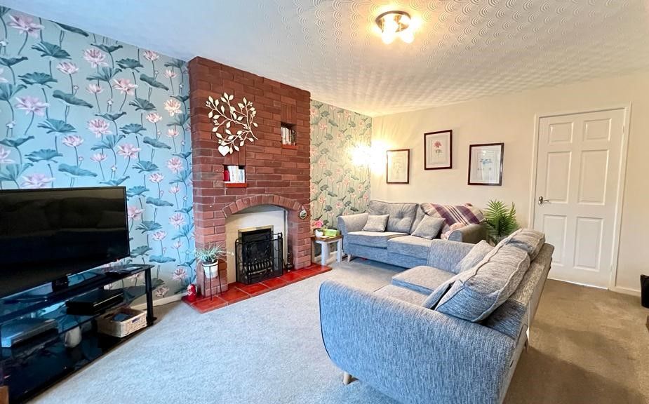 3 bedroom link detached house Sold in Coventry - Photograph 4.