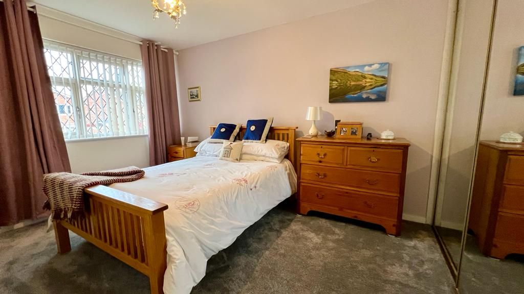 3 bedroom link detached house Sold in Coventry - Photograph 8.