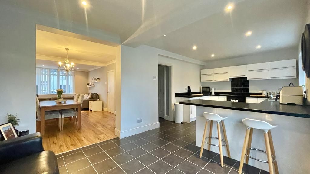 4 bedroom semi-detached house Sold in Coventry - Photograph 2.