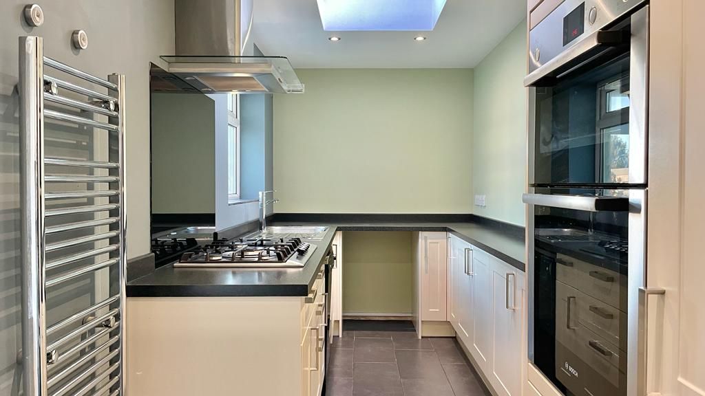 4 bedroom mid terraced house Sold in Coventry - Photograph 14.