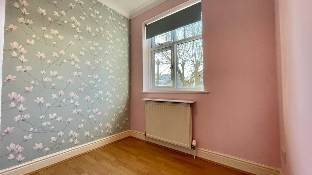 4 bedroom mid terraced house Sold in Coventry - Photograph 11.