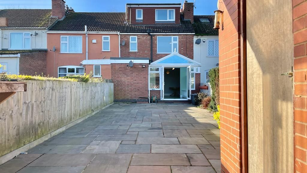 4 bedroom mid terraced house Sold in Coventry - Photograph 23.