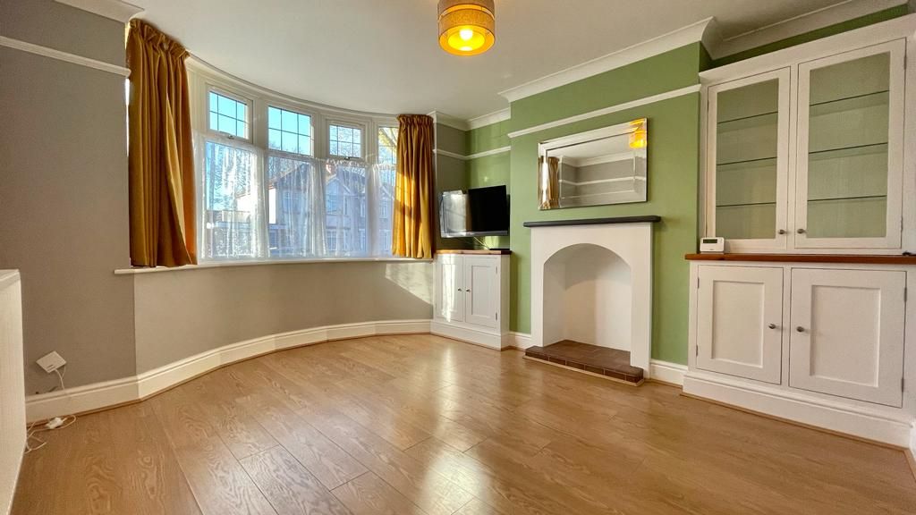 4 bedroom mid terraced house Sold in Coventry - Photograph 2.