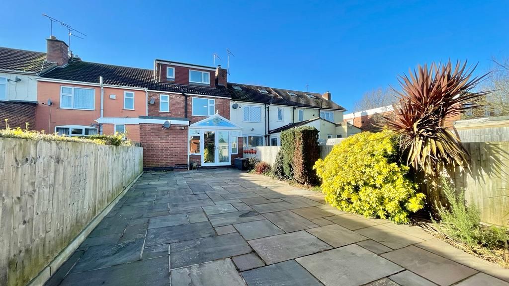 4 bedroom mid terraced house Sold in Coventry - Photograph 24.
