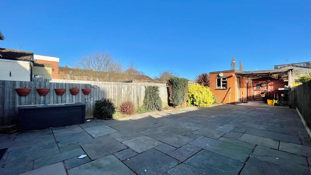 4 bedroom mid terraced house Sold in Coventry - Photograph 21.