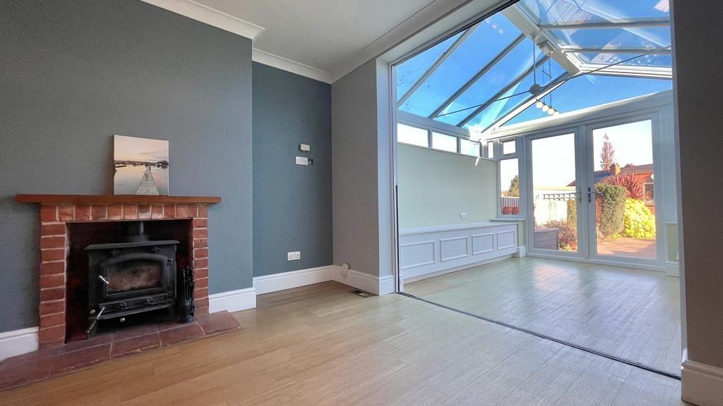 4 bedroom mid terraced house Sold in Coventry - Photograph 15.