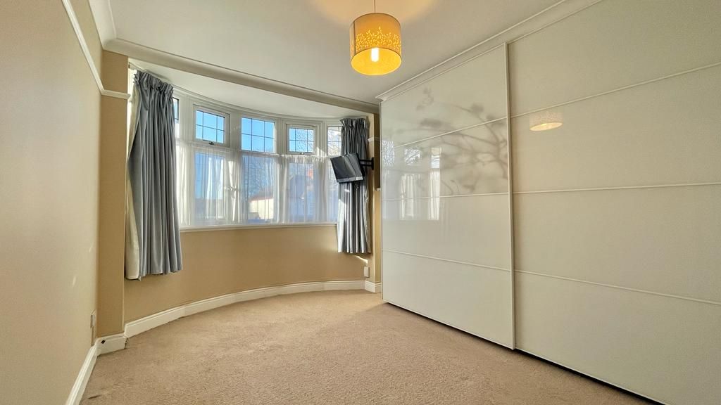 4 bedroom mid terraced house Sold in Coventry - Photograph 8.