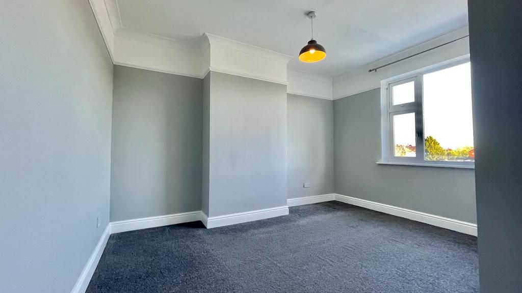 4 bedroom mid terraced house Sold in Coventry - Photograph 10.