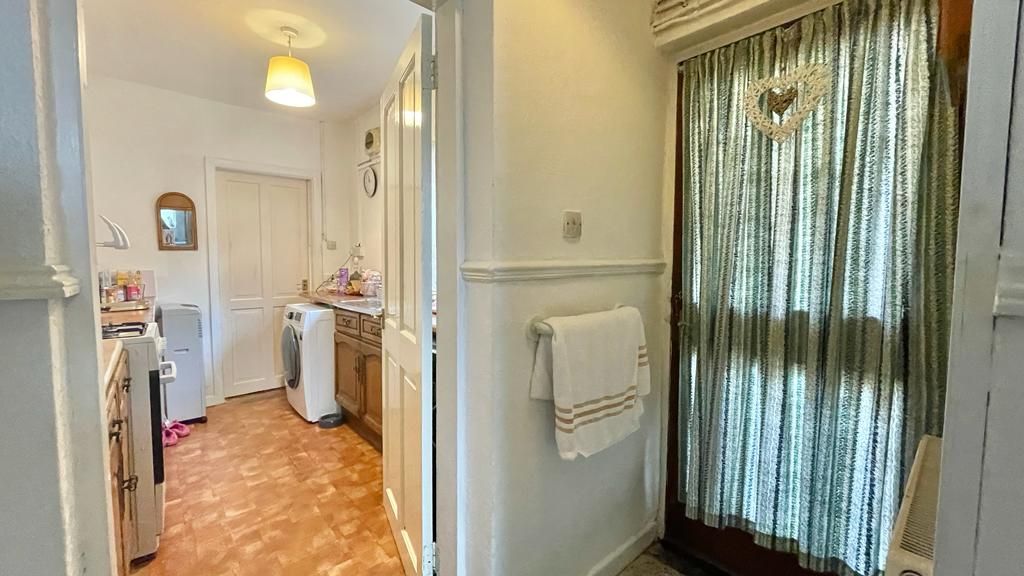 3 bedroom mid terraced house Sold in Coventry - Photograph 7.