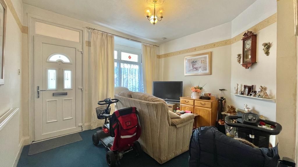 3 bedroom mid terraced house Sold in Coventry - Photograph 3.
